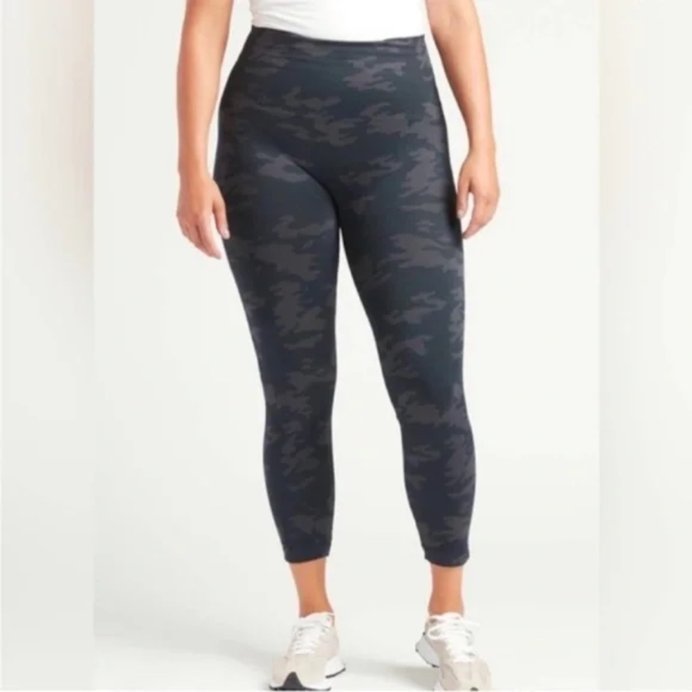 SPANX - Black Camo Look At Me Now, Seamless Ankle 7/8 Leggings - Plus Size 2X